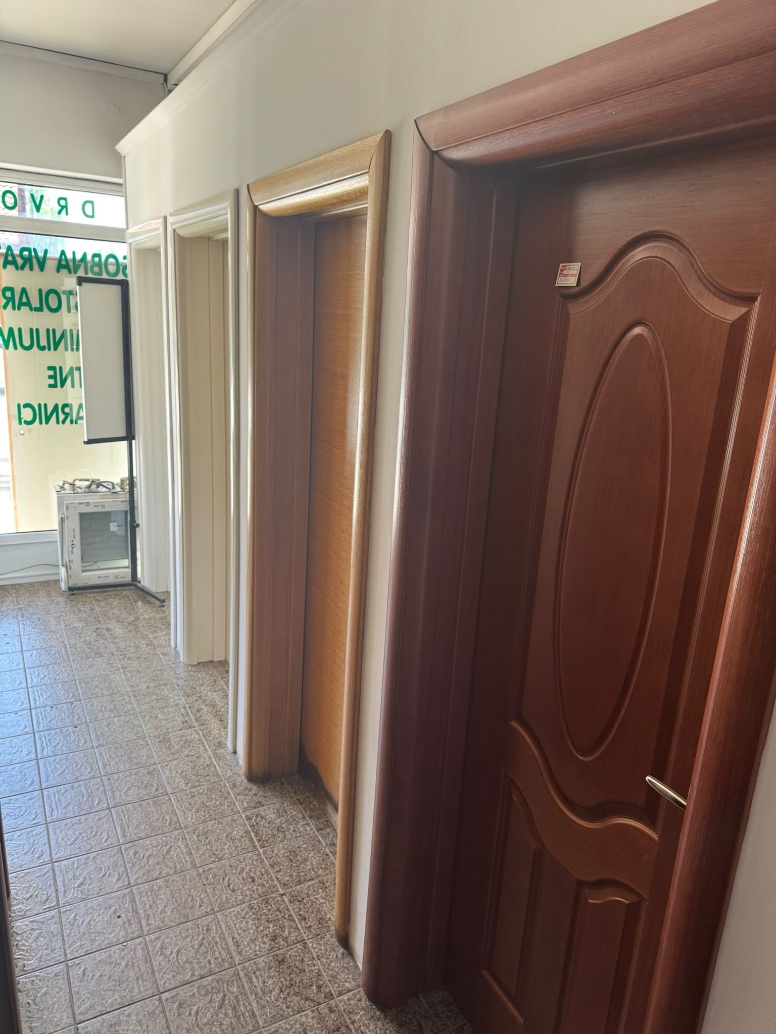 Modeli sobnih vrata izloženi u salonu Drvo Stil 027
